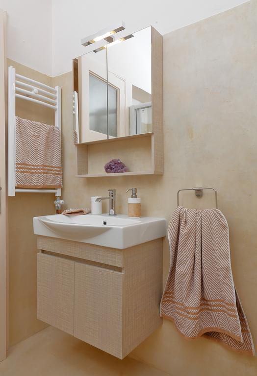Oro's Stylish Kolonaki Flat Next To Metro & Museums *